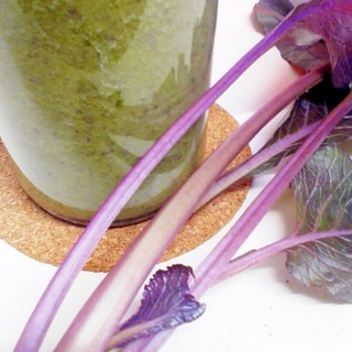 紫小松菜とバナナのグリーンスムージー